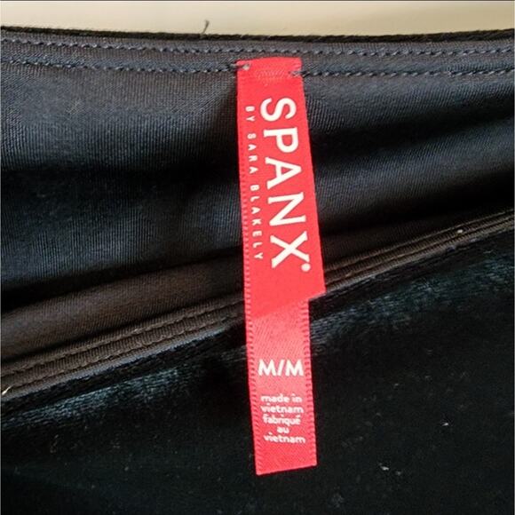 Spanx Velvet High Rise Leggings | Black | Medium - Picture 6 of 6